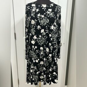 Old Navy Black and White Floral Long Sleeve Dress